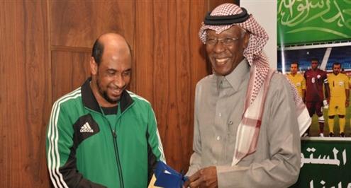 خاص .. حكام سعوديون يهددون: سنستقيل في حالة ابتعاد عمر المهنا